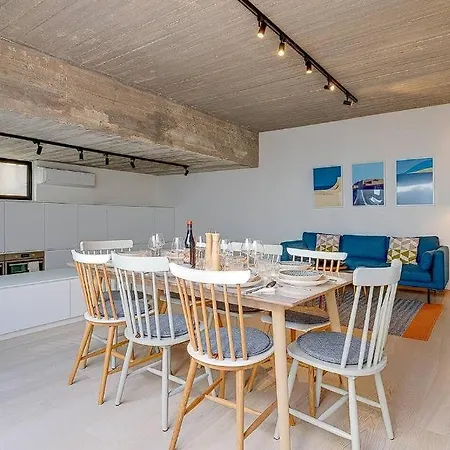 בית אירוח Townhouse With Terrace And Pool ! סנגלאה