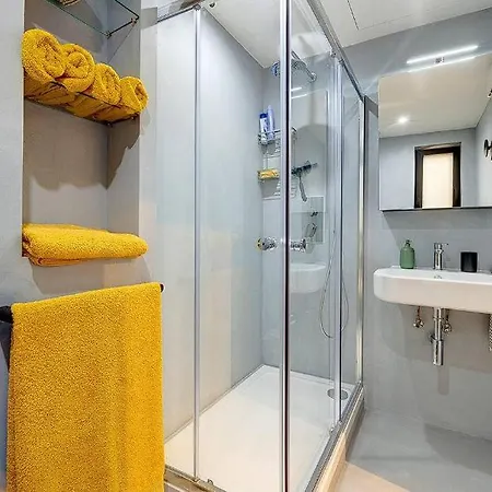 Townhouse With Terrace And Pool ! * סנגלאה