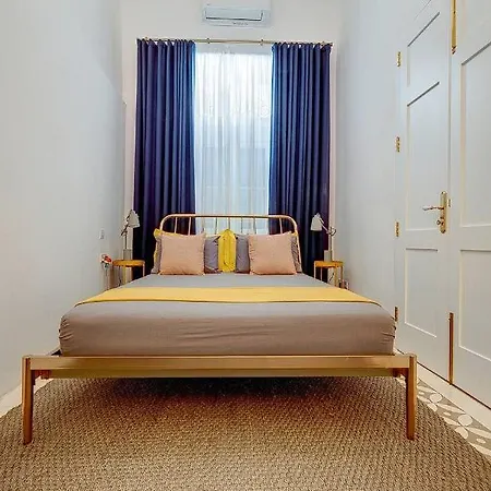 Townhouse With Terrace And Pool ! בית אירוח *