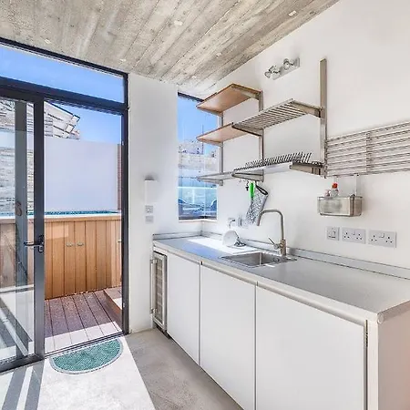 Townhouse With Terrace And Pool !