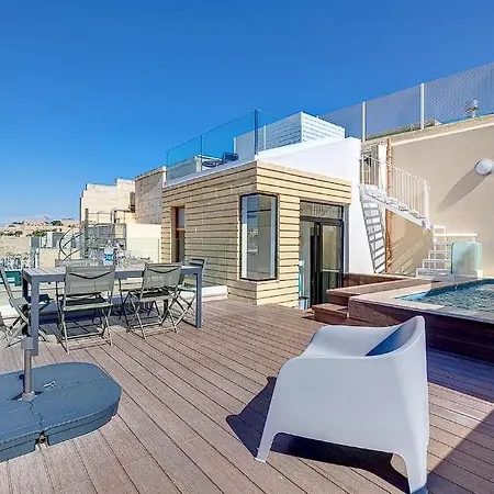 Ubytování v soukromí Townhouse With Terrace And Pool !