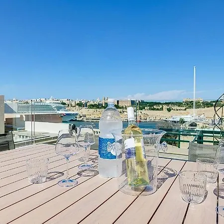 Alloggio in famiglia Townhouse With Terrace And Pool ! Senglea