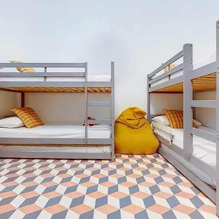 Townhouse With Terrace And Pool ! Homestay